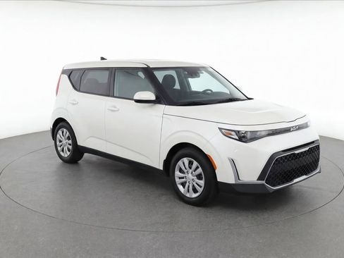 Used 2024 Kia Soul LX FWD image 2