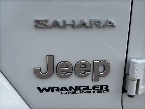 Used 2021 Jeep Wrangler Unlimited Sahara w/ Uconnect 4C Nav & Sound Group AWD/4WD image 10
