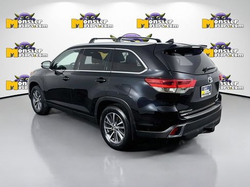 Used 2019 Toyota Highlander XLE AWD/4WD image 7