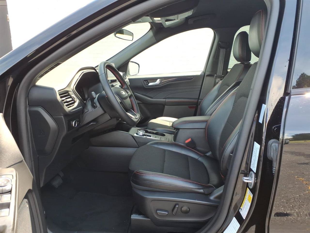Used 2025 Ford Escape ST-Line AWD/4WD image 12