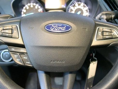 Used 2017 Ford Escape SE FWD image 19