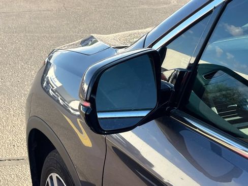 Certified 2017 Honda Pilot Touring image 9