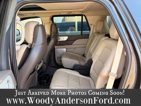 Used 2022 Lincoln Navigator Reserve AWD/4WD image 10