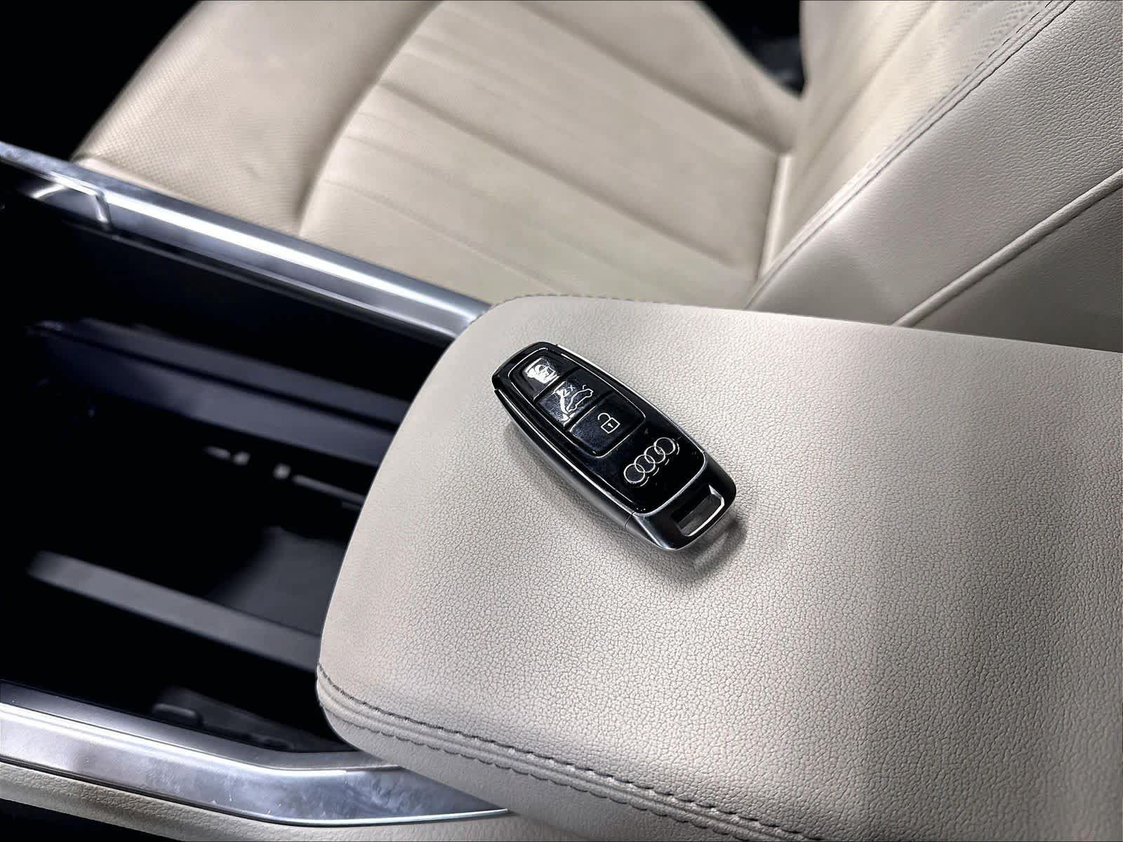 Used 2024 Audi Q8 e-tron Premium Plus w/ Premium Plus Package AWD/4WD image 13