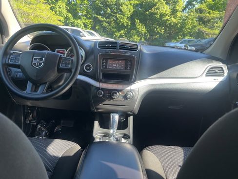 Used 2020 Dodge Journey SE FWD image 28