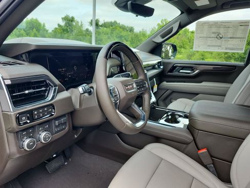 New 2026 GMC Yukon Elevation w/ Elevation Premium Package AWD/4WD image 13