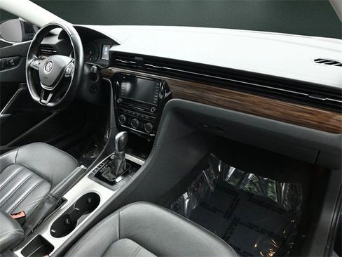 Used 2020 Volkswagen Passat 2.0T SEL image 19