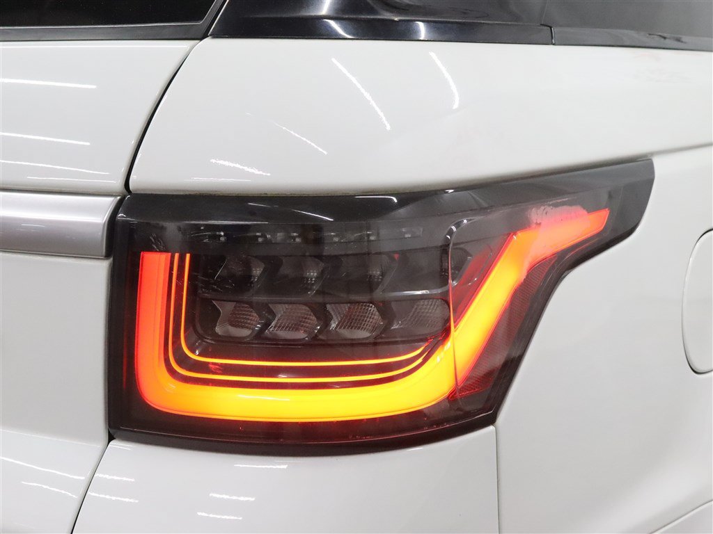 Used 2018 Land Rover Range Rover Sport HSE AWD/4WD image 12