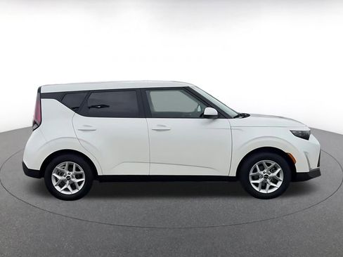 Used 2025 Kia Soul LX w/ LX Technology Package image 16