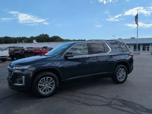 Used 2022 Chevrolet Traverse LT FWD image 3
