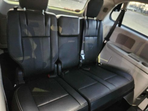 Used 2012 Chrysler Town & Country Touring w/ Entertainment Group #1 image 15