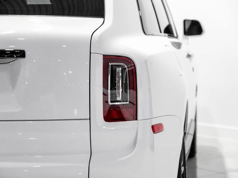 Used 2023 Rolls-Royce Cullinan Black Badge image 56