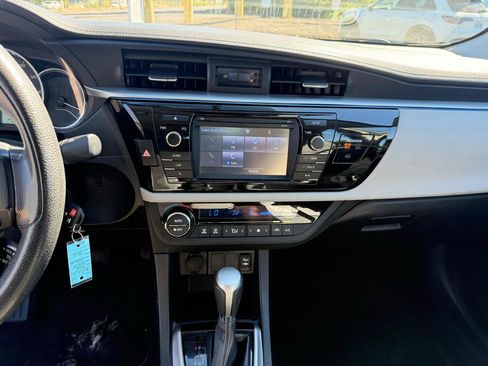 Used 2015 Toyota Corolla LE FWD image 8