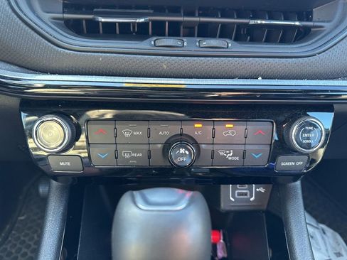 Used 2024 Jeep Compass Trailhawk w/ Trailhawk Convenience Group image 25