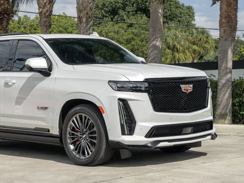 Used 2023 Cadillac Escalade V image 10