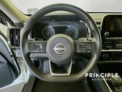Used 2024 Nissan Pathfinder SV FWD image 16