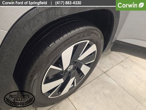 Used 2024 Volkswagen Atlas Cross Sport SE AWD/4WD image 36