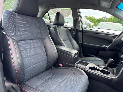 Used 2015 Toyota Camry SE FWD image 19