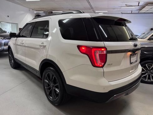 Used 2017 Ford Explorer XLT w/ Equipment Group 202A AWD/4WD image 5