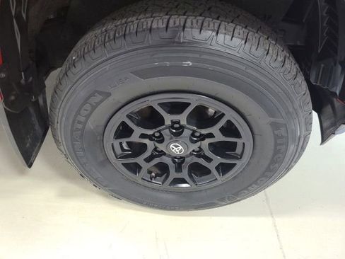 Certified 2019 Toyota Tacoma SR5 AWD/4WD image 38