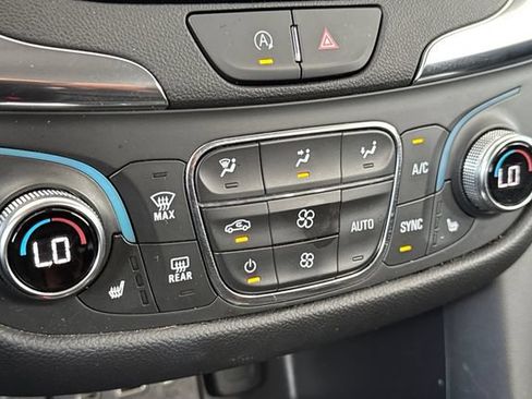 Used 2024 Chevrolet Equinox LT FWD image 28
