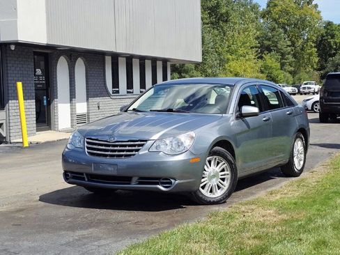 Used 2009 Chrysler Sebring Touring image 2