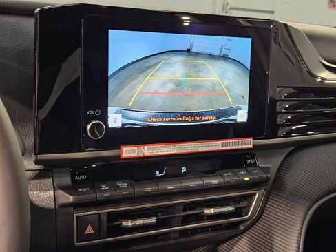 New 2026 Toyota Camry Hybrid FWD image 17