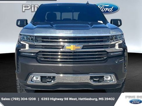 Used 2022 Chevrolet Silverado 1500 High Country w/ Technology Package image 3