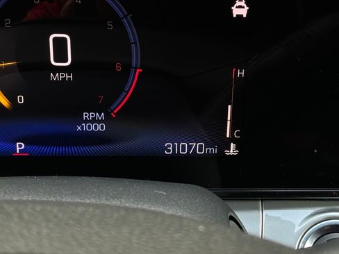 Used 2025 Chevrolet Trax LT w/ LT Convenience Package FWD image 38