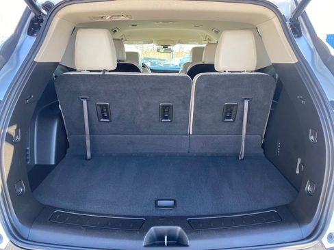 Used 2021 Buick Enclave Essence image 5