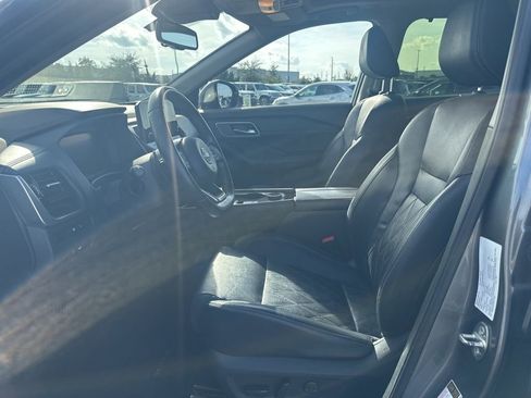Used 2023 Nissan Rogue Platinum image 11