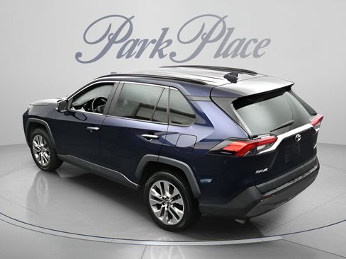 Used 2019 Toyota RAV4 Limited w/ Cold Weather Package FWD image 8
