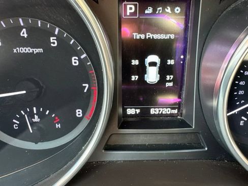 Used 2017 Hyundai Santa Fe Sport FWD image 3