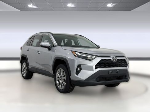 Used 2023 Toyota RAV4 XLE Premium AWD/4WD image 7