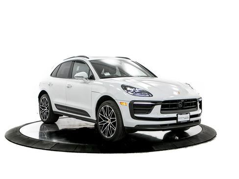 Certified 2026 Porsche Macan AWD/4WD image 9