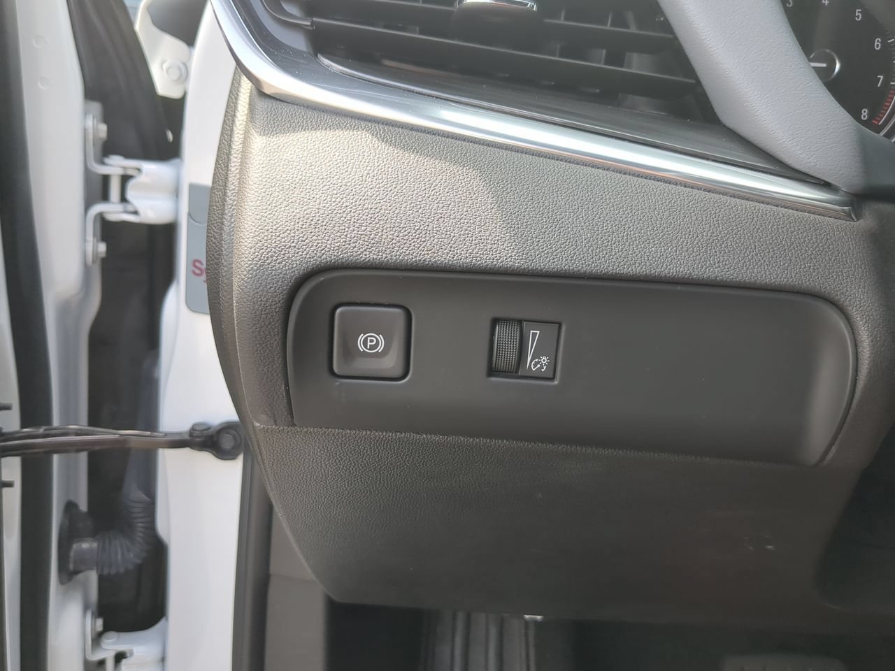Used 2024 Buick Enclave Essence w/ Trailering Package, 5000 lbs. FWD image 18