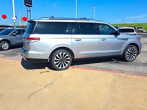 Used 2022 Lincoln Navigator L Reserve AWD/4WD image 4