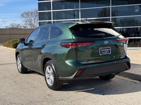Used 2024 Toyota Highlander LE image 5