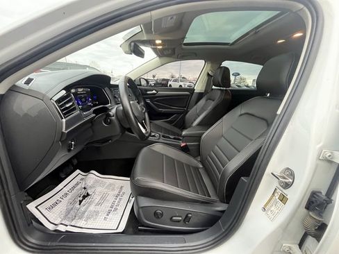 Used 2024 Volkswagen Jetta SE image 11