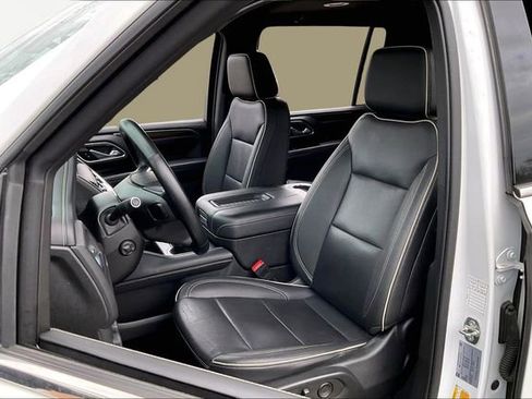 Used 2023 Chevrolet Suburban Premier image 15