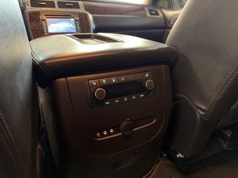 Used 2014 GMC Yukon XL Denali AWD/4WD image 26