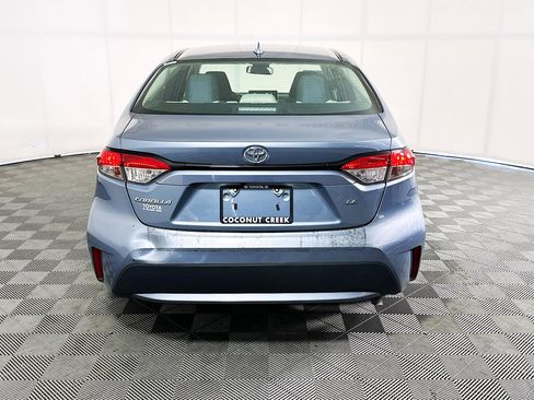 Used 2020 Toyota Corolla LE FWD image 4