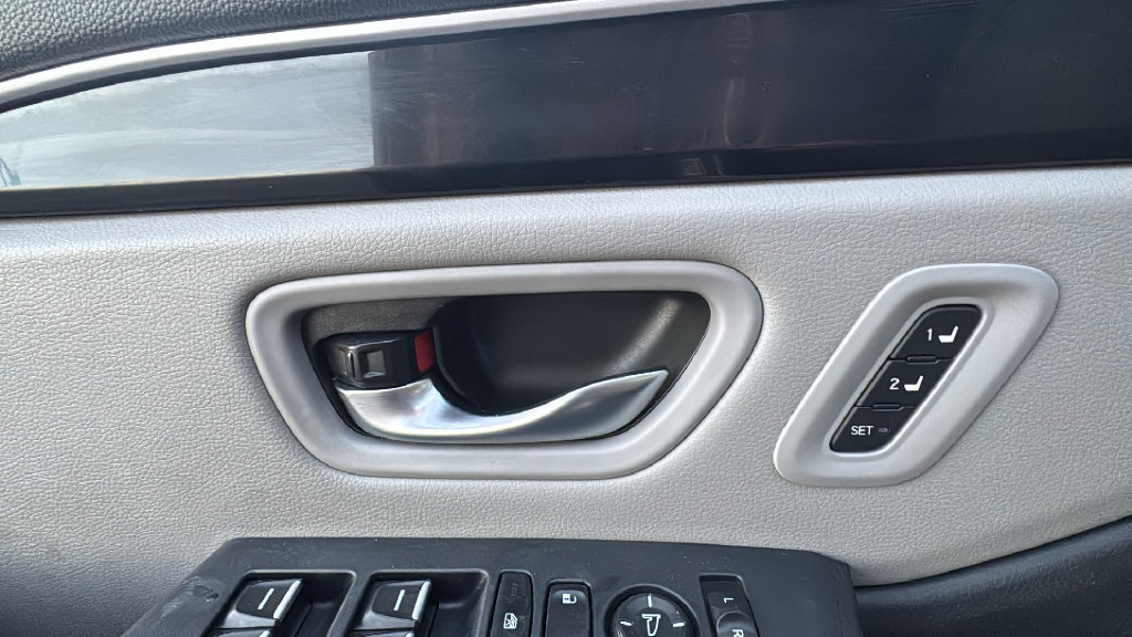 Used 2023 Honda Pilot Touring image 17