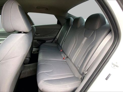 Used 2021 Hyundai Elantra SEL w/ Convenience Package FWD image 19