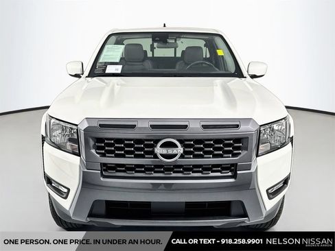 Used 2025 Nissan Frontier SV w/ SV Convenience Package RWD image 2