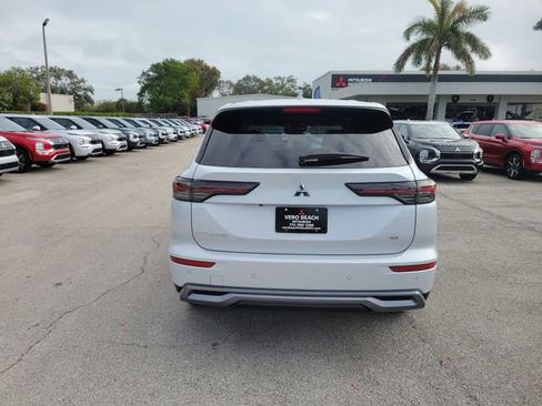 New 2026 Mitsubishi Outlander SE image 9