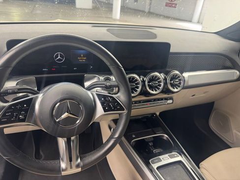 Used 2024 Mercedes-Benz EQB 300 4MATIC image 8