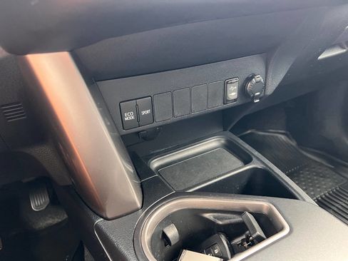 Used 2018 Toyota RAV4 XLE AWD/4WD image 20