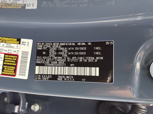 Used 2025 Toyota Grand Highlander AWD image 27