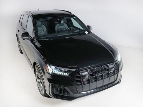 Used 2023 Audi SQ7 Prestige w/ Prestige Package AWD/4WD image 4